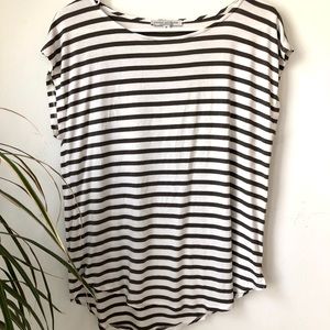 🌿 Green Envelope striped t-shirt